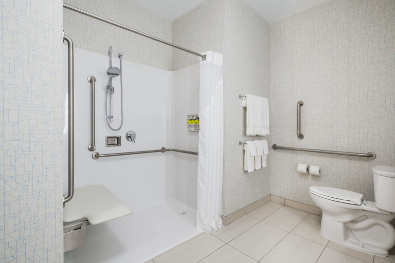 Bathroom 5, Holiday Inn Express & Suites KELOWNA - EAST by IHG, Central Okanagan
