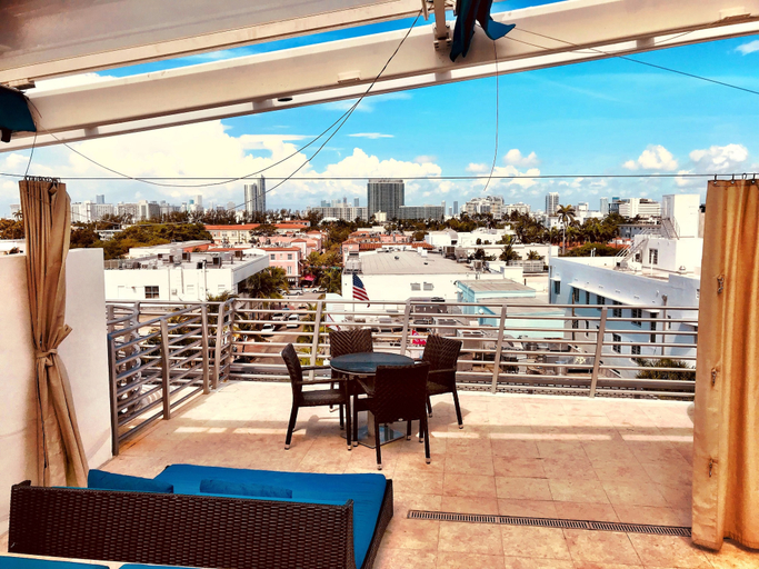 Food & Drinks 5, De Soleil Hotel on Ocean Drive, Miami-Dade