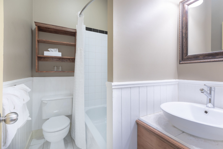 Bathroom 3, Unilofts Grande-Allée, Communauté-Urbaine-de-Québec