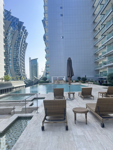 Property grounds, Majestine Luxury Apartments, Dubai