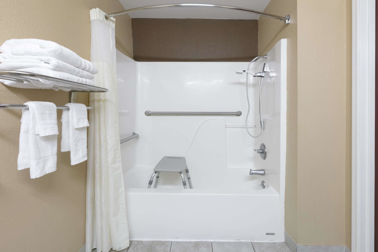 Bathroom 4, Microtel Inn & Suites by Wyndham Scott/Lafayette, Lafayette
