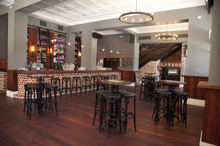 Food & Drinks 4, The National Hotel, Fremantle
