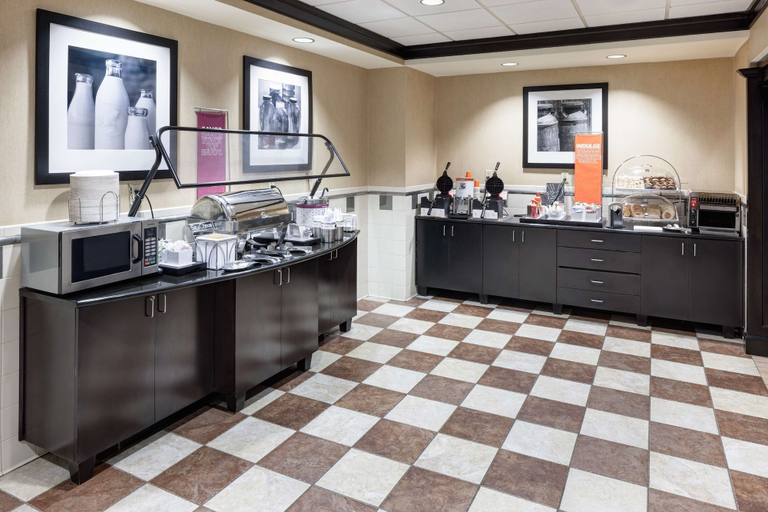 Food & Drinks 5, Hampton Inn & Suites Gainesville-Downtown , Alachua