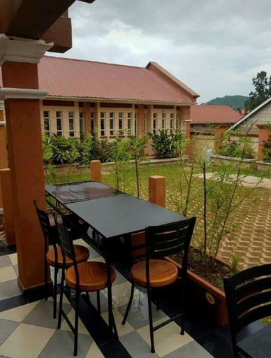 Others 3, Joden Suites, Busiiro