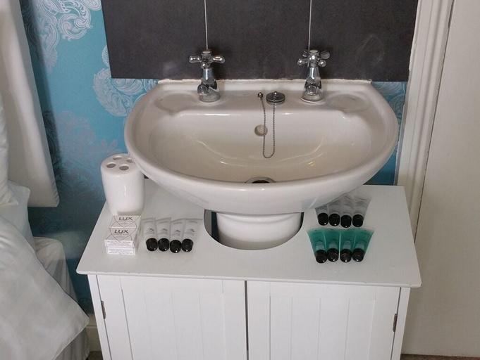Bathroom 3, Diamonds Villa, York