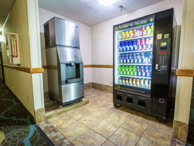 Food & Drinks 5, Quality Inn & Suites University, Albany