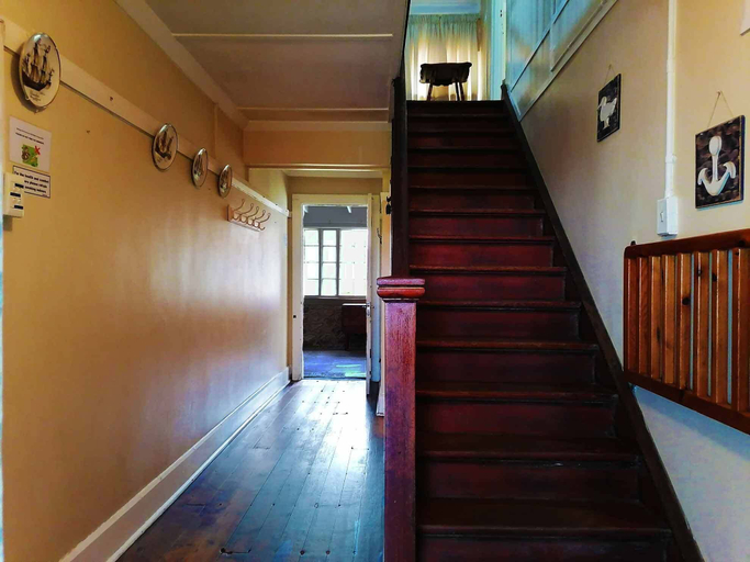 Others 5, Whaleback Cottage, Ugu