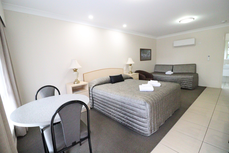 Bedroom 3, Crows Nest Motel, Crow's Nest - Pt B