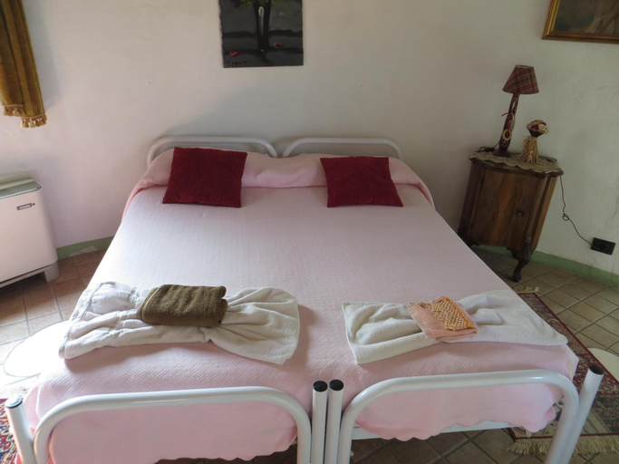 Bedroom 3, I Silos Guest house, Bergamo