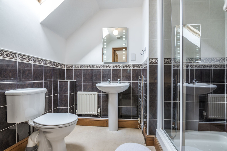 Bathroom 3, French Fields - 4 Bedroom - St Florence, Pembrokeshire