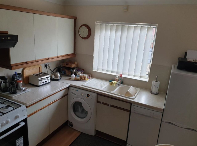 Others 3, 42 Beaumont Rise Rental - Worksop, Nottinghamshire