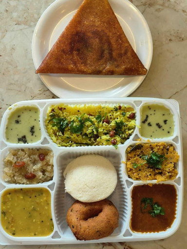 Food & Drinks 4, Yuvraj Galaxy Inn, Mysore