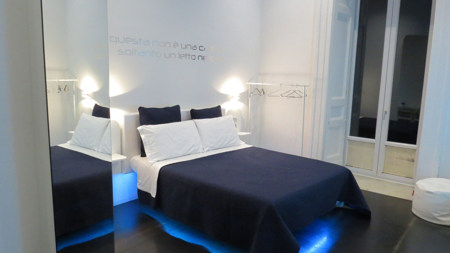 Bedroom 3, B&B Skyhouse Chiatamone, Napoli