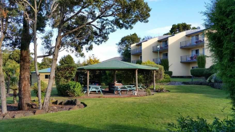 Exterior & Views 2, Shearwater Resort, Latrobe - Pt A
