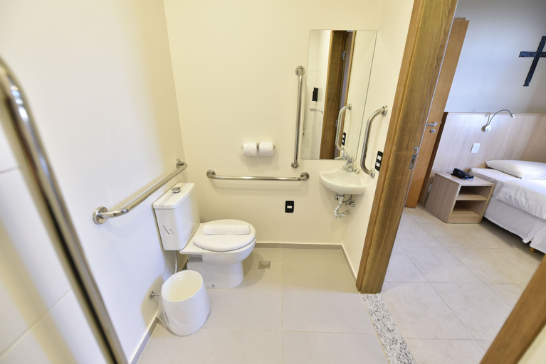 Bathroom 2, Hotel Rainha dos Apóstolos, Aparecida