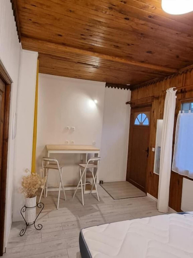 Bedroom 4, Les Tables Aux Vaches, Hérault