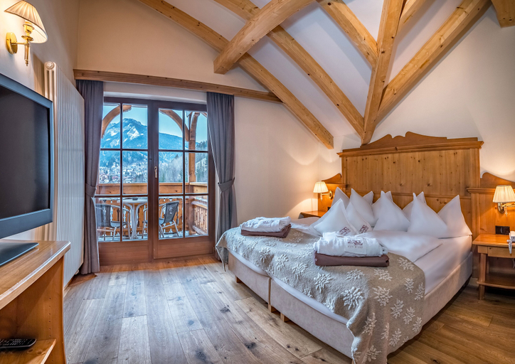 Bedroom 3, Alpin & Vital Hotel La Perla, Bolzano
