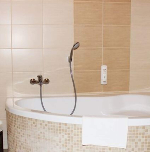 Bathroom 4, Hotel Nekla, Września