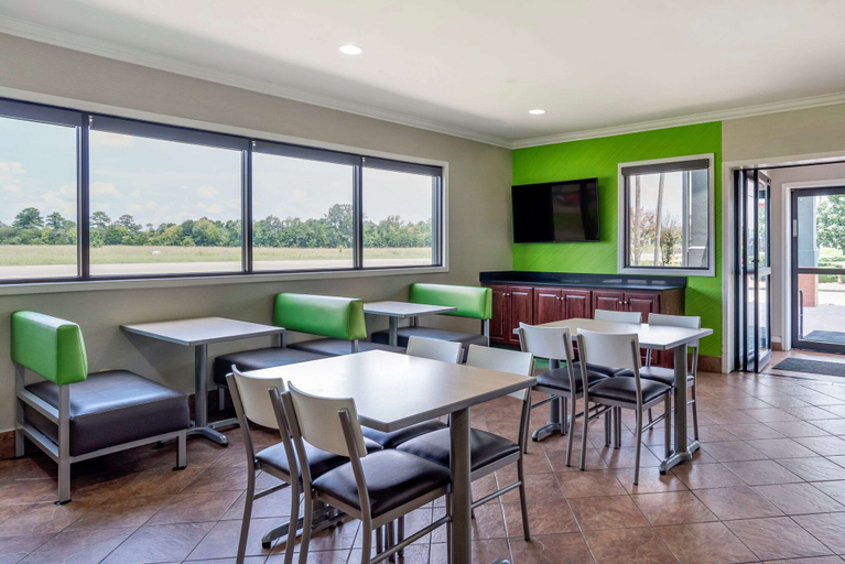 Food & Drinks 5, Quality Inn & Suites Demopolis, Marengo