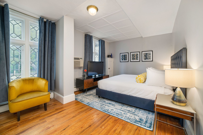 Bedroom 2, Seven Hills Inn, Berkshire