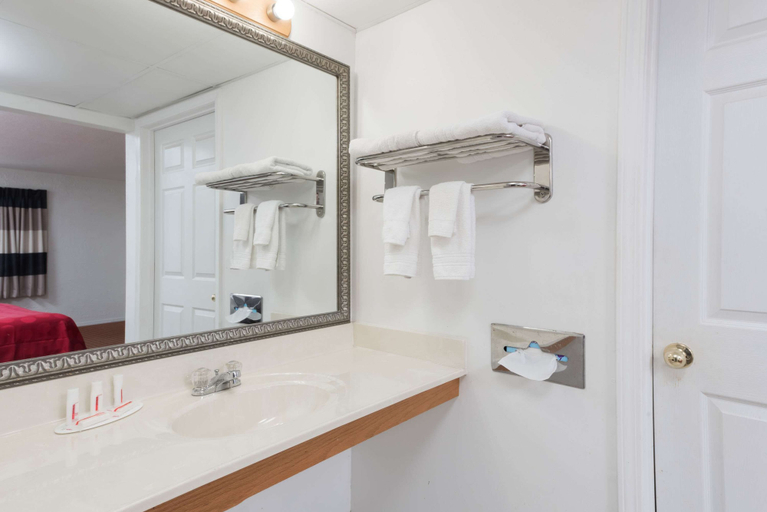 Bathroom 4, Ramada by Wyndham Mountain Home, Baxter