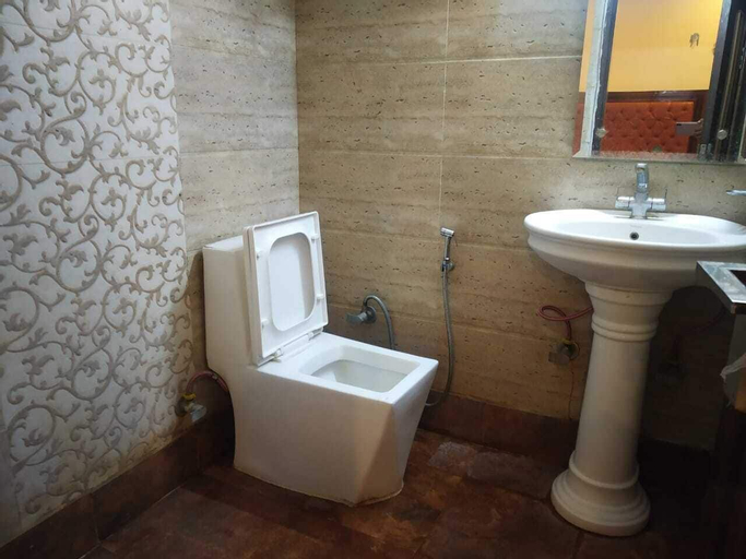 Bedroom 2, Hotel Indo continental, West