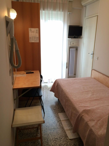 Bedroom 3, Hotel Eliseo, Rimini