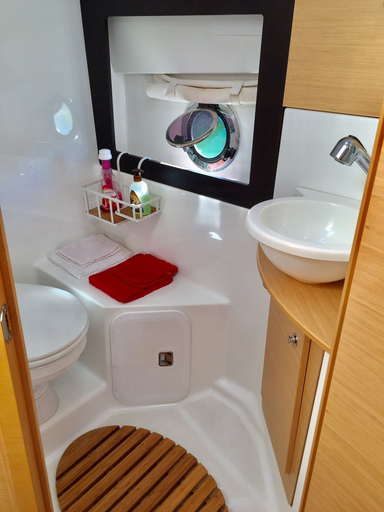 Bathroom, Bateau de Prestige, Charente-Maritime