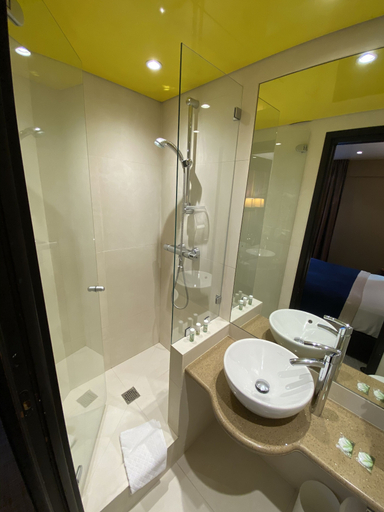 Bathroom 4, Hotel du Vieux Saule, Paris