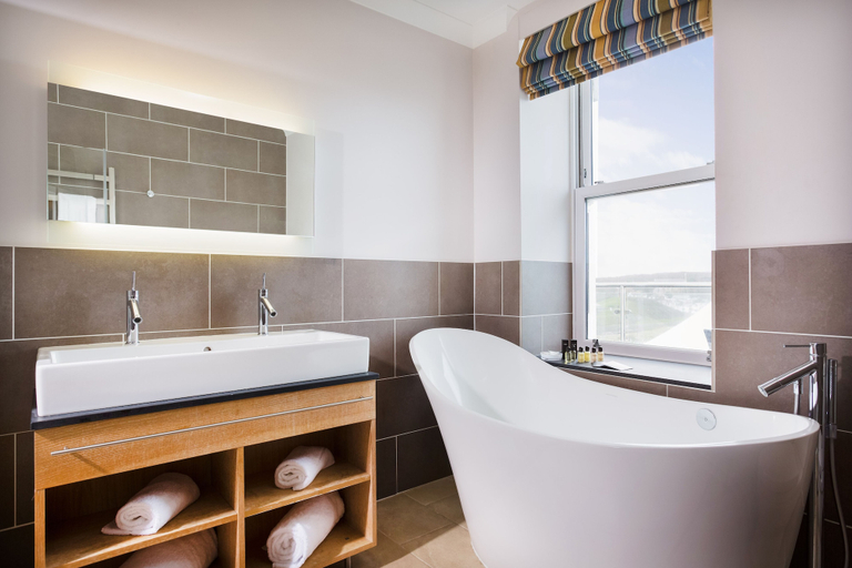 Bathroom 3, The Beach at Bude, Cornwall
