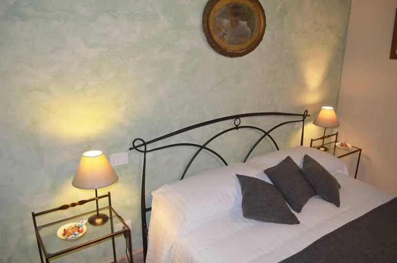 Bedroom 3, Casale Colleoni, Rome