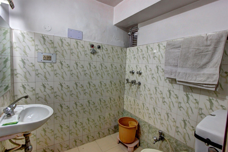 Bathroom 5, Hotel Marble, Kullu