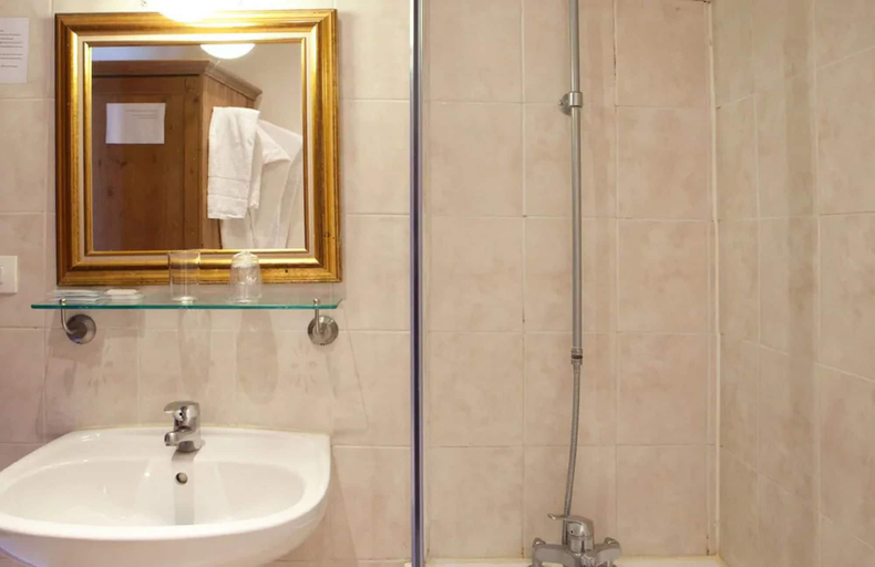Bathroom 5, Hôtel Esmeralda, Paris