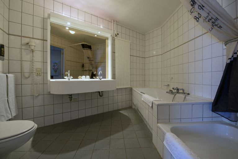 Bathroom 3, Hotel Arcen, Horst aan de Maas