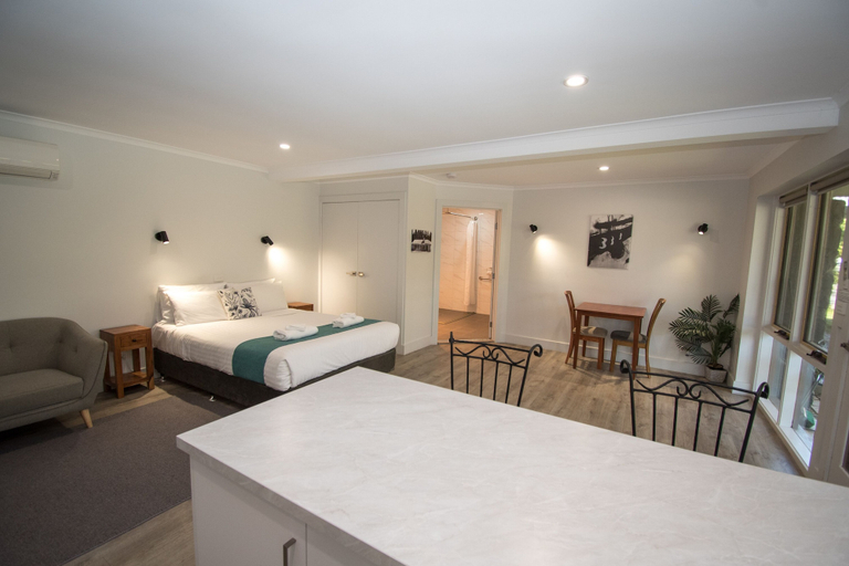 Bedroom 2, Big4 Tasman Holiday Parks - Bright, Alpine - East
