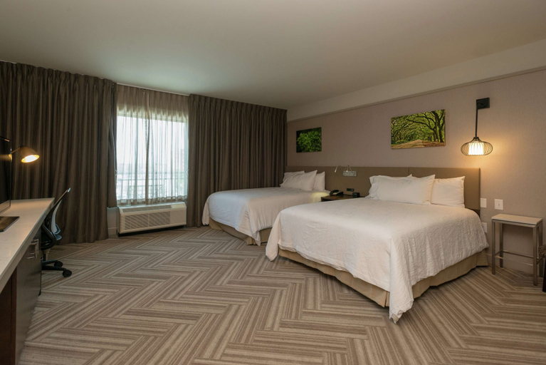Bedroom 3, Hilton Garden Inn Mobile Downtown, Mobile