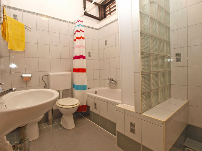 Bathroom 3, Apartment 1652, Fažana