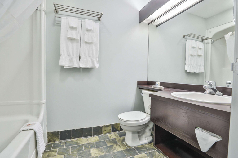 Bathroom 4, Comfort Inn and Suites St Jerome, La Rivière-du-Nord