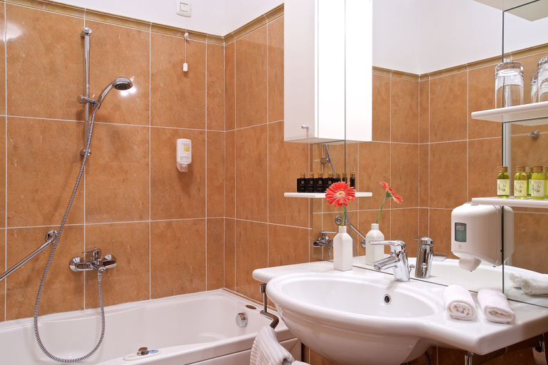 Bathroom 5, Boutique Hotel Villa Vulin, Pula