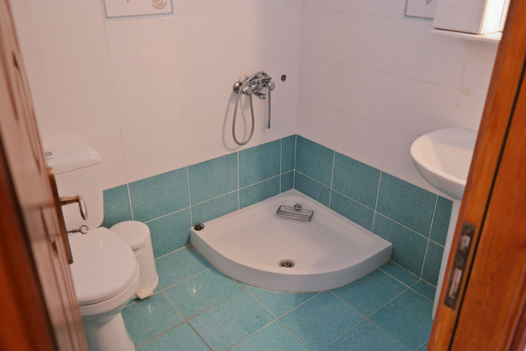 Bathroom 3, Katerina Babis Studios, South Aegean
