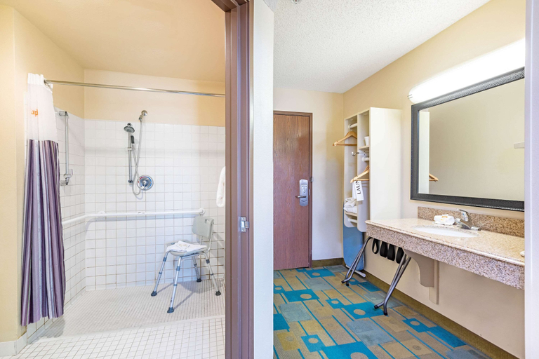 Bathroom 5, La Quinta Inn & Suites by Wyndham El Paso East, El Paso