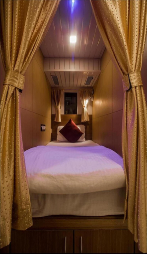 Bedroom 3, Qubestay Airport Capsule Hotel & Hostel, Mumbai Suburban