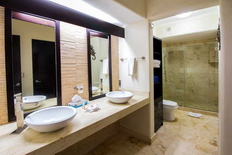 Bathroom 4, Ocean view 2 bedroom 2nd floor at Corto Maltes by DPM, Cozumel