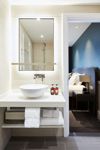 Bathroom 4, Hyatt House Manchester - Aparthotel, Manchester