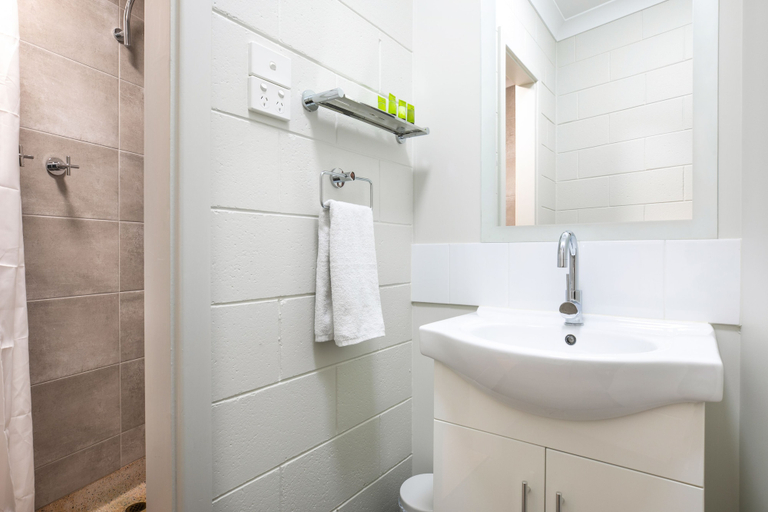 Bathroom 4, Nightcap at Hendon Hotel, Adelaide