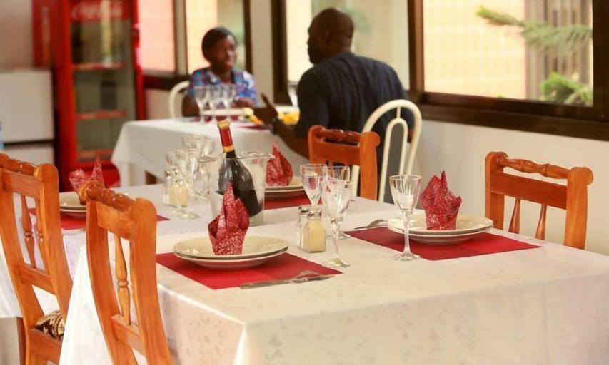 Food & Drinks 3, Résidence Theresia, Golfe (incl Lomé)