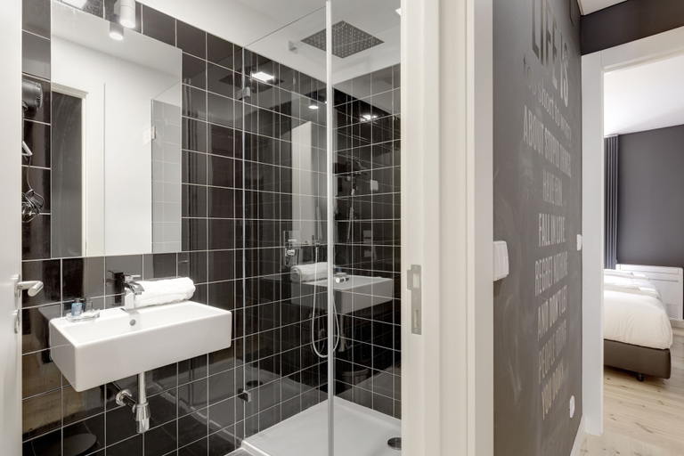 Bathroom 4, City Stays Bica Apartments, Lisbon
