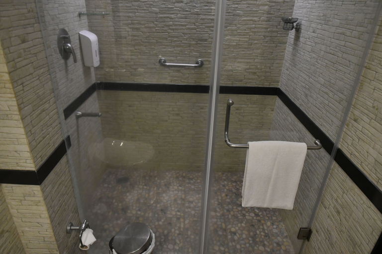 Bathroom 4, The Richmond, Puducherry