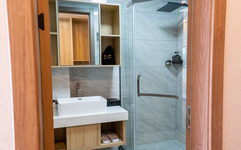Bathroom 4, G.C Royal Hotel, Accra