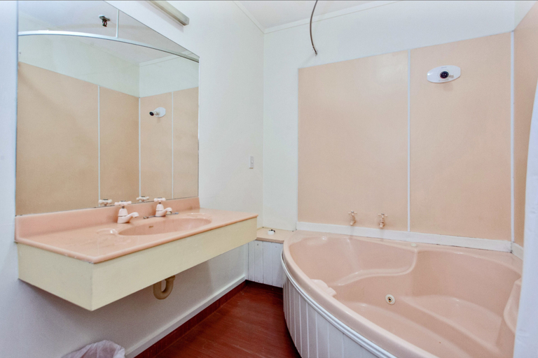 Bathroom 3, Albion of Auckland, Waitakere